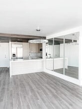 700 E Ocean Blvd in Long Beach, CA - Foto de edificio - Building Photo