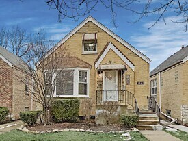 1010 W Duncannon Ave in Philadelphia, PA - Building Photo