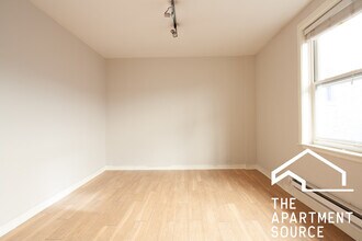 515 W Belmont Ave, Unit 44 in Chicago, IL - Building Photo - Building Photo