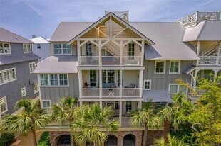 17 Sea Oats Ln in St. Simons Island, GA - Building Photo