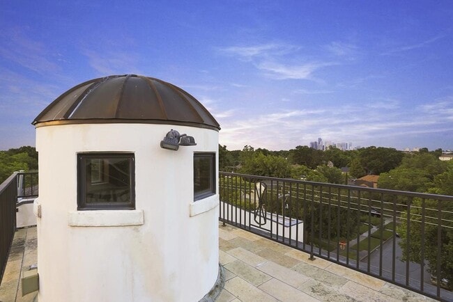 property at 3406 Greenbriar Dr