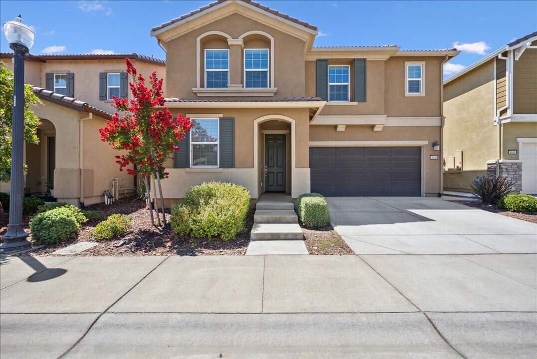 3036 Wading River Way in Sacramento, CA - Building Photo