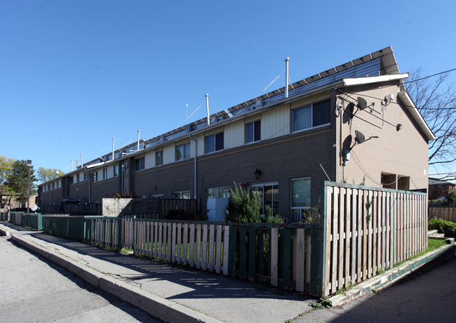 1890 Sheppard Ave W in Toronto, ON - Building Photo - Building Photo