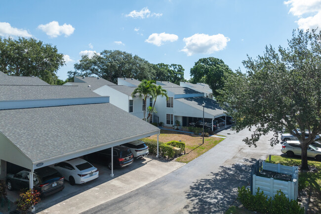 The Pines at Boca Del Mar in Boca Raton, FL - Building Photo - Building Photo