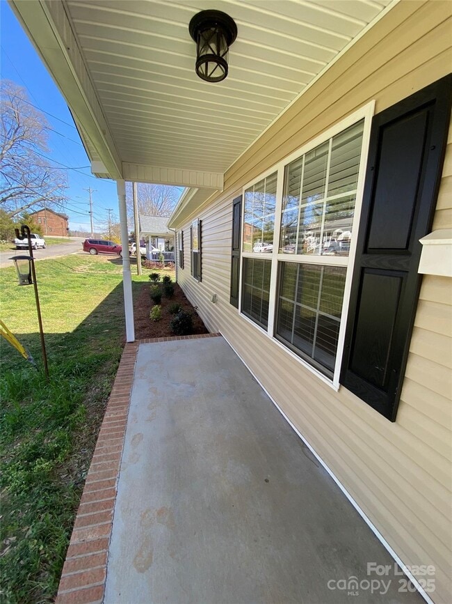 15 Linestowe Dr in Belmont, NC - Building Photo - Building Photo