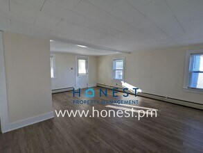 197 Winthrop Center Rd in Winthrop, ME - Foto de edificio - Building Photo
