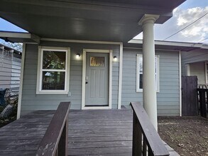 1016 Center St in San Antonio, TX - Building Photo - Building Photo