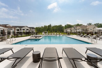 Seasons at Grafton in Grafton, WI - Foto de edificio - Building Photo