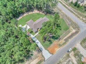 12871 Oak Barrel Rd in Willis, TX - Foto de edificio - Building Photo