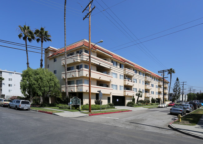 Lido Apartments - 4280 Lindblade Dr in Los Angeles, CA - Building Photo - Building Photo