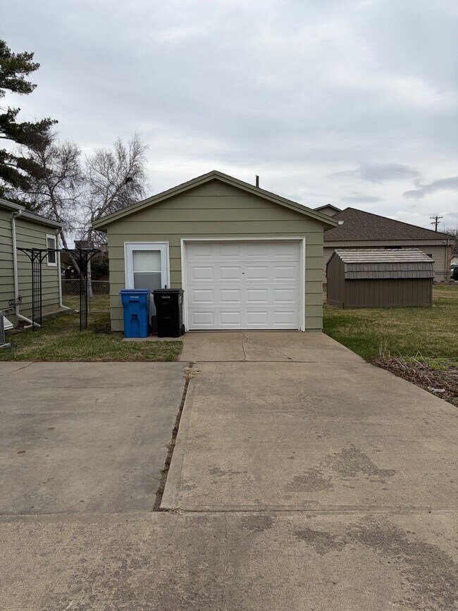 100 W 40th St in Sioux Falls, SD - Building Photo - Building Photo