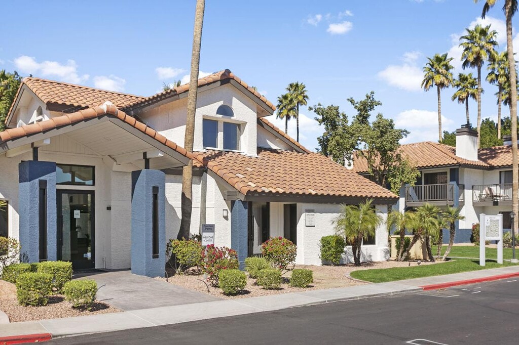 Fountain Palms | Peoria, AZ Apartments