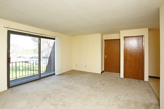 Easton Village Apartments in Indianola, IA - Building Photo - Interior Photo