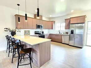 718 N Volland St in Kennewick, WA - Building Photo - Building Photo