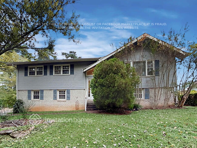 property at 4657 Cresant Ln