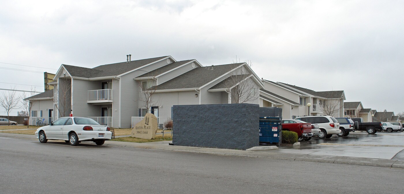 Ashton Place in Caldwell, ID - Building Photo