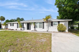 168 Golf Club Ln, Unit J302 in Venice, FL - Building Photo - Building Photo