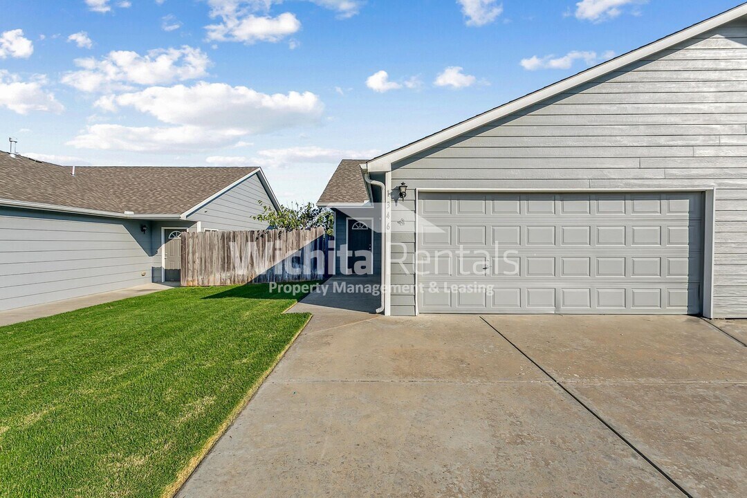 1346 N Curtis Ct in Wichita, KS - Building Photo