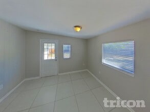 7000 Brentford Rd in Sarasota, FL - Foto de edificio - Building Photo