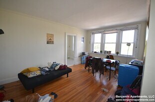 2025 Commonwealth Ave, Unit 36 in Boston, MA - Building Photo