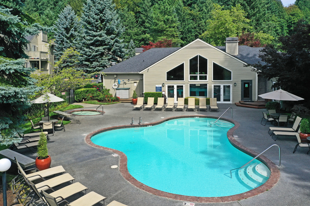 The Colony at Bear Creek in Redmond, WA - Foto de edificio