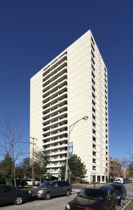 Pioneer Village in Chicago, IL - Building Photo