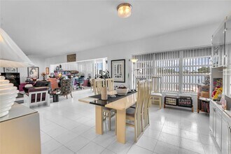 9200 W Bay Harbor Dr in Bay Harbor Islands, FL - Building Photo - Building Photo