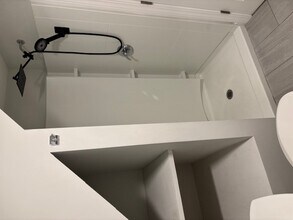 171 Main St, Unit Apartment 11 in Hyannis, MA - Foto de edificio - Building Photo