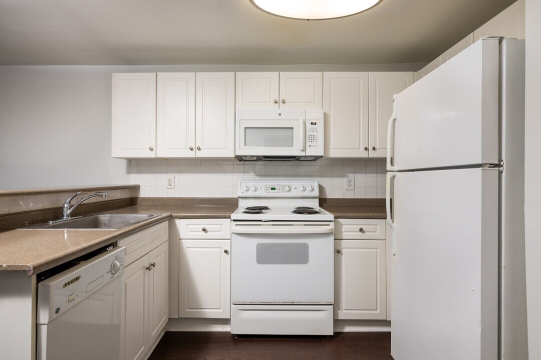 95 W Squantum St in Quincy, MA - Foto de edificio