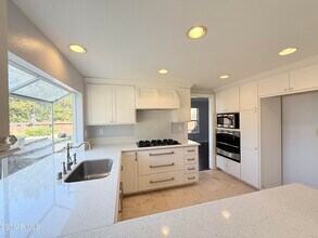 1061 Shoal Creek Ct in Simi Valley, CA - Building Photo - Building Photo