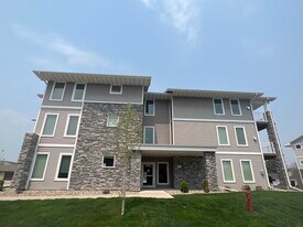 2041 Cottonwood Rd in Ames, IA - Building Photo