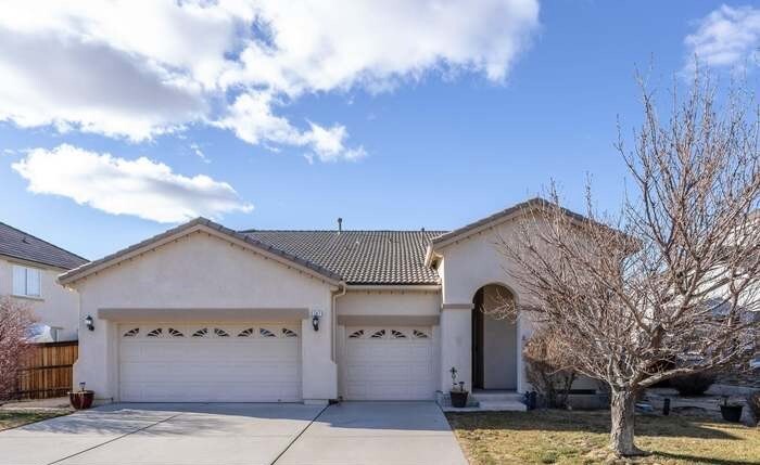 6747 Jaquenetta Dr in Sparks, NV - Foto de edificio