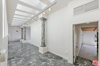 18244 Coastline Dr in Malibu, CA - Building Photo - Building Photo