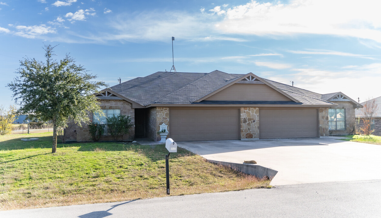 106 Brock Hill Ln in Weatherford, TX - Building Photo