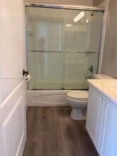 8666 NW 114th Ct in Doral, FL - Foto de edificio - Building Photo