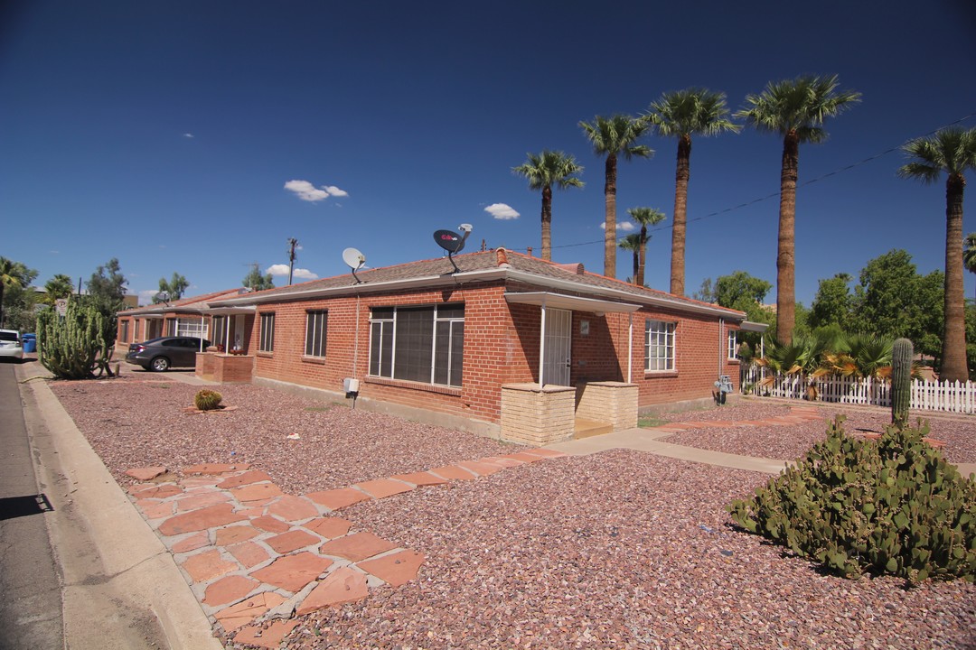 Red Brick Virginia in Phoenix, AZ - Building Photo