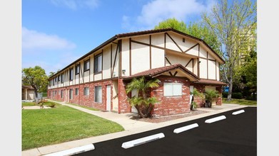 La Jolla Nobel in San Diego, CA - Foto de edificio - Building Photo