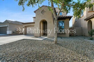 2451 W Parkway Dr in Phoenix, AZ - Foto de edificio - Building Photo