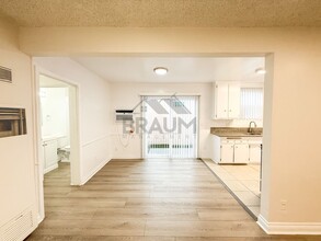 19401 Haynes St in Los Angeles, CA - Building Photo - Building Photo