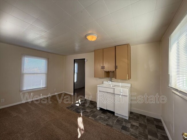 200 1/2 Fillmore St in Taft, CA - Building Photo - Building Photo