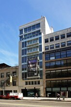 135 W 14th St in New York, NY - Building Photo - Building Photo