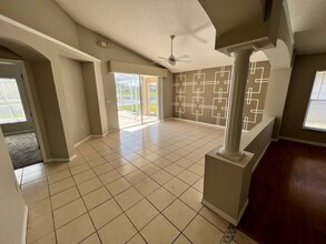 4642 Eagle Peak Dr in Kissimmee, FL - Building Photo - Building Photo