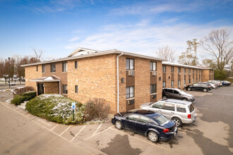 Lakeside Village Apartments in Mundelein, IL - Building Photo - Building Photo