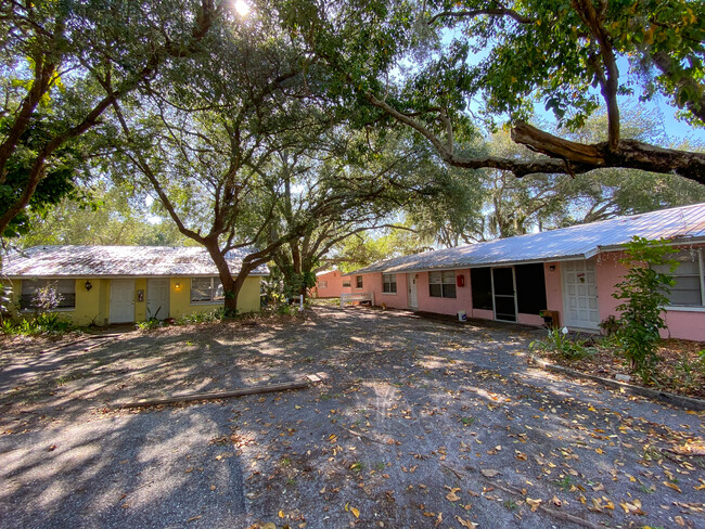 Legacy Trail Apartments in Nokomis, FL - Foto de edificio - Primary Photo