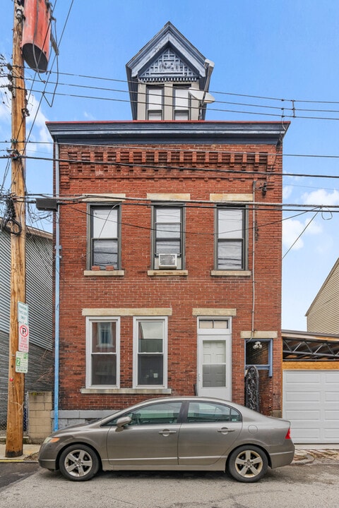 2329 Larkins Wy in Pittsburgh, PA - Building Photo