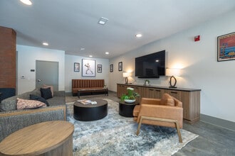 11th and Spruce in St. Louis, MO - Building Photo - Interior Photo