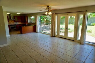 9538 Meadowglen Ln in Houston, TX - Building Photo - Building Photo