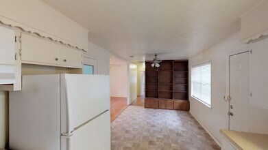 1301 Amherst Dr in Denton, TX - Foto de edificio - Building Photo