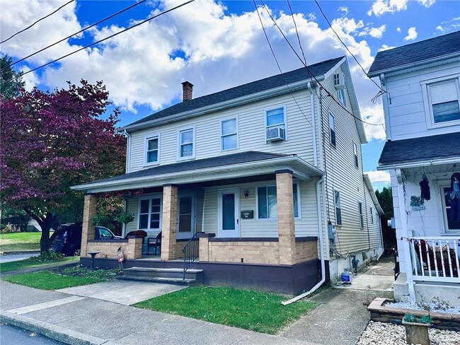 528 E 12th St in Northampton, PA - Foto de edificio - Building Photo