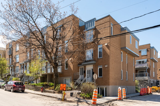 926 De Bourlamaque Av in Québec, QC - Building Photo - Primary Photo